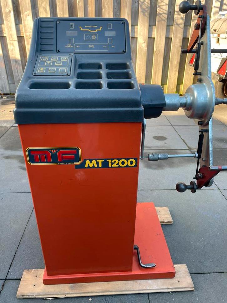 Mondolfo ferro mt1200  balanceer machine, Auto diversen, Autogereedschap, Zo goed als nieuw, Ophalen