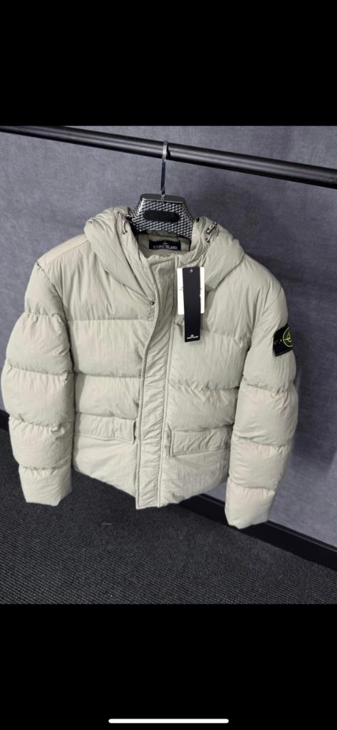 Stone island jas 1 op 1, Kleding | Heren, Jassen | Winter, Nieuw, Maat 48/50 (M), Beige, Ophalen of Verzenden