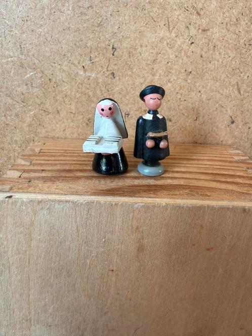 Non en pater - 2.7 en 3.2cm - hout - ertsgebergte ??, Verzamelen, Poppenhuizen en Toebehoren, Poppenhuis, Ophalen of Verzenden