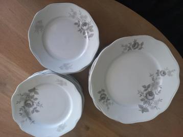 Vintage servies van het merk Bohemia made in Czechoslovakia beschikbaar voor biedingen