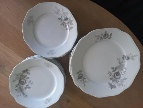 Vintage servies van het merk Bohemia made in Czechoslovakia, Antiek en Kunst, Antiek | Servies los, Ophalen