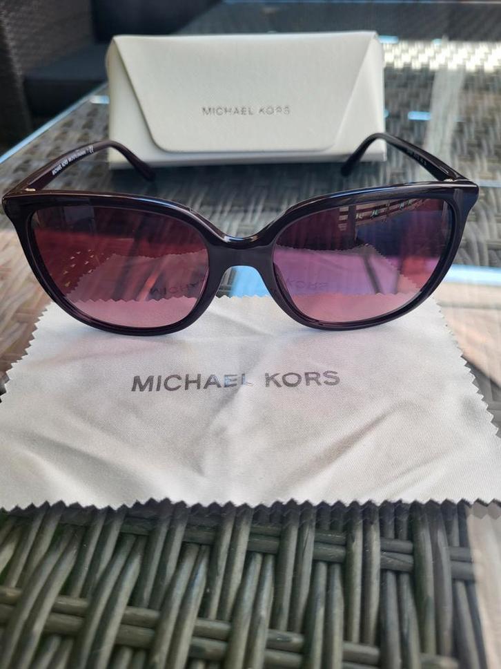 Zeer nette michael kors zonnebril., Sieraden, Tassen en Uiterlijk, Zonnebrillen en Brillen | Dames, Zo goed als nieuw, Zonnebril