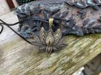 Prachtige ketting met bronzen of zilverkleurige lotus., Sieraden, Tassen en Uiterlijk, Ringen, Overige materialen, Overige kleuren