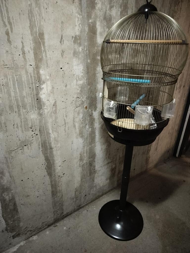 1 Ferplast Bali vogelkooi en 1x standaard en div toebehoren, Ophalen, Zo goed als nieuw, Kunststof, Vogelkooi