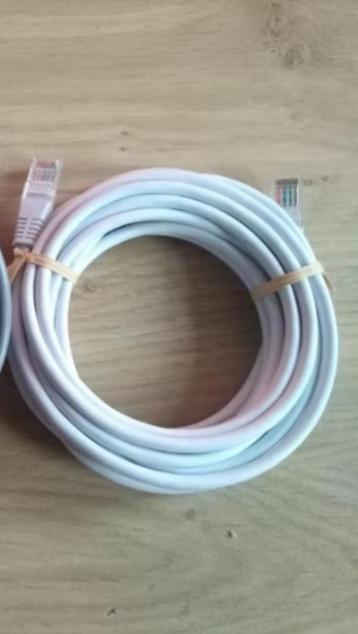 Ethernet, internet, netwerk kabel CAT5e ( grijs of wit ) beschikbaar voor biedingen