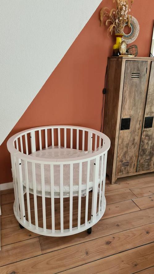 Box rond wit van Europe Baby incl matras, Kinderen en Baby's, Boxen, Zo goed als nieuw, Rond, In hoogte verstelbaar, Boxkleed