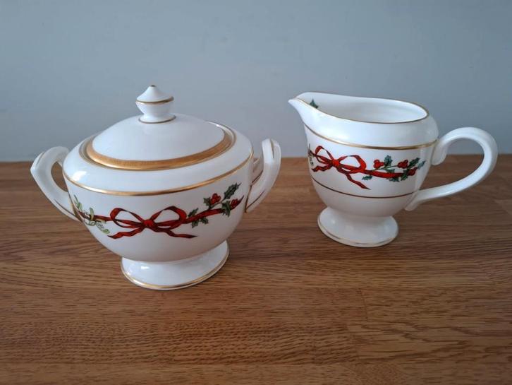 SUIKERPOT & ROOMKAN "Holly Ribbons" RoyalWorcester Porselein, Huis en Inrichting, Keuken | Servies, Nieuw, Overige typen, Overige stijlen