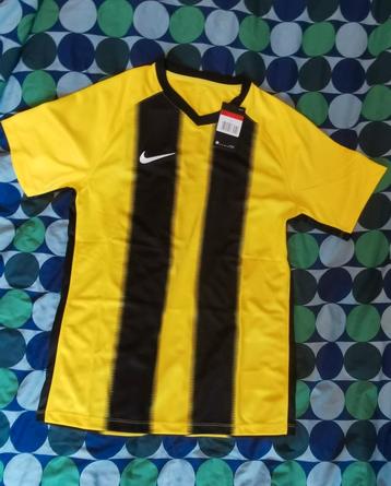 Nike 'tshirt maat L beschikbaar voor biedingen