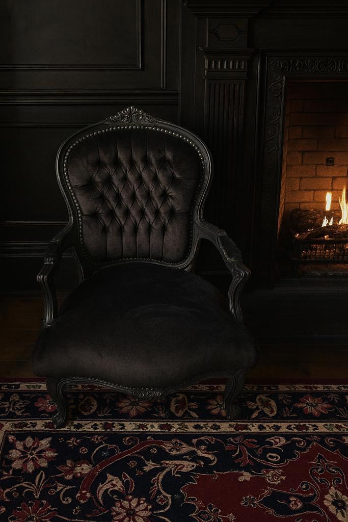 Prachtige zwarte barok fauteuil – fluweel – eyecatcher, Huis en Inrichting, Fauteuils, Zo goed als nieuw, 50 tot 75 cm, Minder dan 75 cm