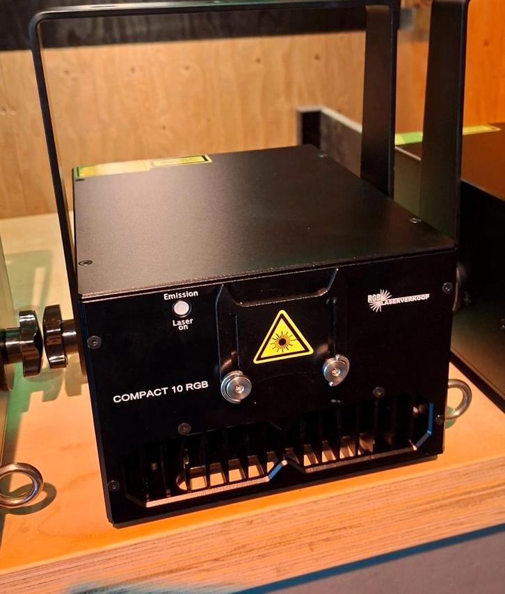 8x 10W RGB LASERS incl case nieuw!, Muziek en Instrumenten, Licht en Laser, Zo goed als nieuw, Licht, Ophalen of Verzenden