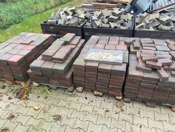 Gratis Klinkers/betontegels/cobblestones beschikbaar voor biedingen