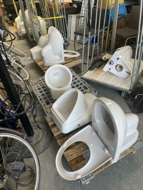 Wasbakken, WC's, Urinoirs, Tussenschotten Diversen merken, Doe-het-zelf en Verbouw, Sanitair, Zo goed als nieuw, Wastafel, Steen