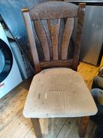 GRATIS Kleine tafel met 3 stoelen., Ophalen, Hout, Gebruikt, Drie