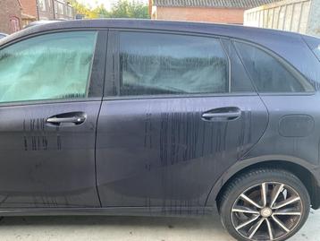 Portier Links Achter Mercedes-Benz B (W246) 2014 A2467300105 beschikbaar voor biedingen