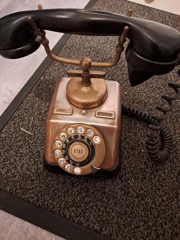 Antieke telefoon beschikbaar voor biedingen