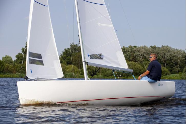 Ultima eenpersoonszeilboot met mal en het gehele prject, Watersport en Boten, Open zeilboten, 6 meter of meer, Ophalen