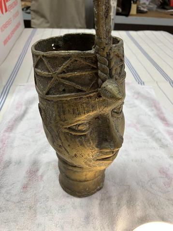 Benin-stijl bronzen hoofd – Nigeriaanse kunst 20e eeuw beschikbaar voor biedingen