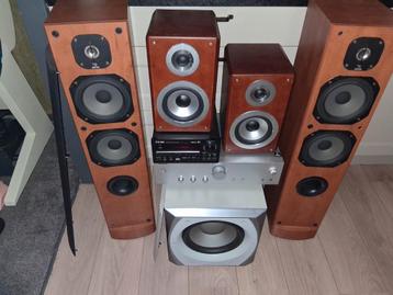 Kleine audio lot partij! Speakers, sub en 3 versterkers! beschikbaar voor biedingen