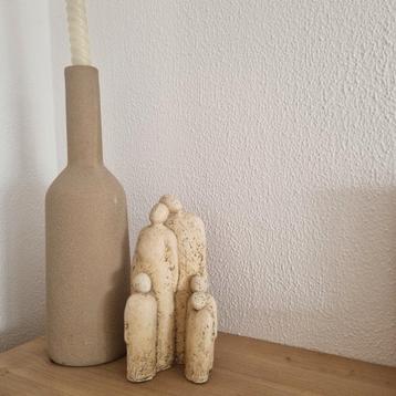 Beeld van gezin beschikbaar voor biedingen