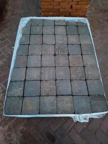 15m² 15x15 antaciet, gebruikt, op pallet beschikbaar voor biedingen