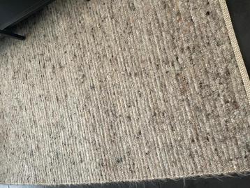 Sfeervol vloerkleed beschikbaar voor biedingen