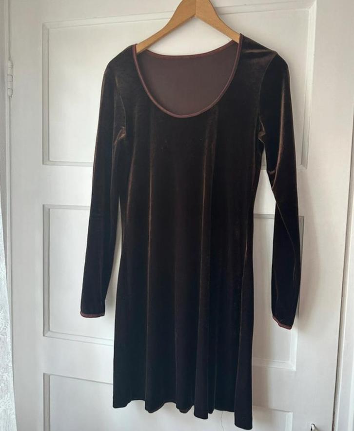 Prachtig 90's bruin fluwelen jurk kerst feestdagen S 36, Kleding | Dames, Positiekleding, Zo goed als nieuw, Jurk, Bruin, Ophalen of Verzenden