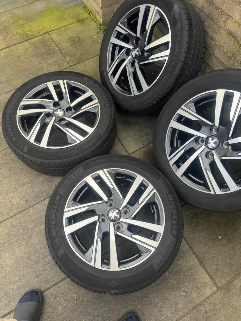 16 inch Originele Aluminium velgen peugeot 208 met Michelin, Auto-onderdelen, Banden en Velgen, 16 inch, Ophalen of Verzenden