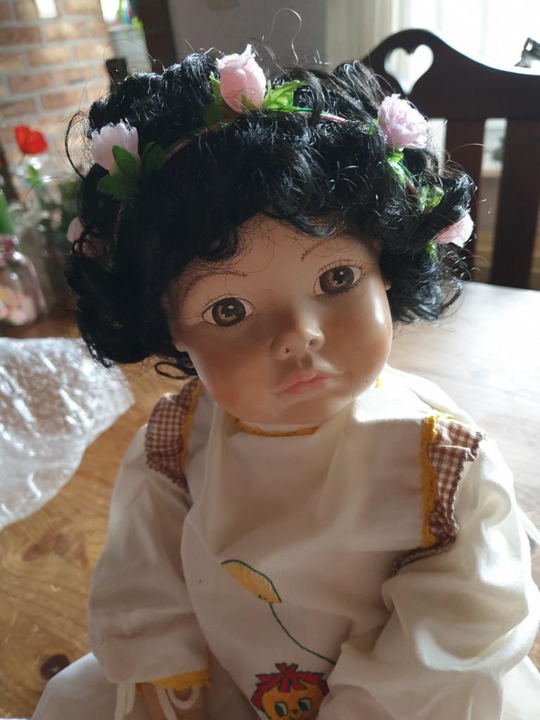 Mooie porceleinen pop,46 cm, Ophalen of Verzenden, Zo goed als nieuw, Pop