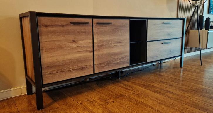 Henders and Hazel dressoir Copenhagen 240, Huis en Inrichting, Kasten | Dressoirs, Zo goed als nieuw, 200 cm of meer, 25 tot 50 cm