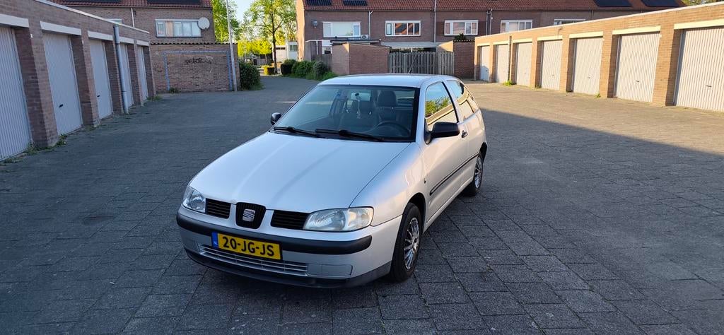 Seat Ibiza 1.4 44KW 2002 Grijs, Auto's, Seat, Voorwielaandrijving, 31 €/maand, 4 cilinders, Ibiza