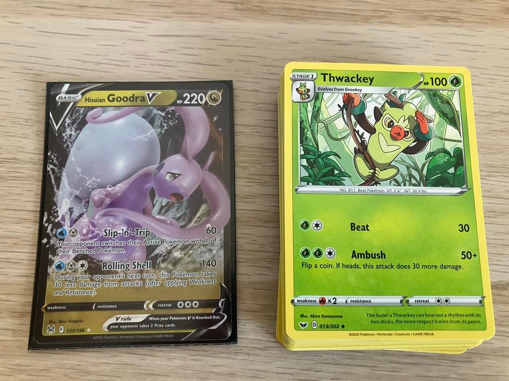 KADO TIP Set van 50 verschillende originele Pokemon kaarten, Ophalen of Verzenden, Zo goed als nieuw, Meerdere kaarten