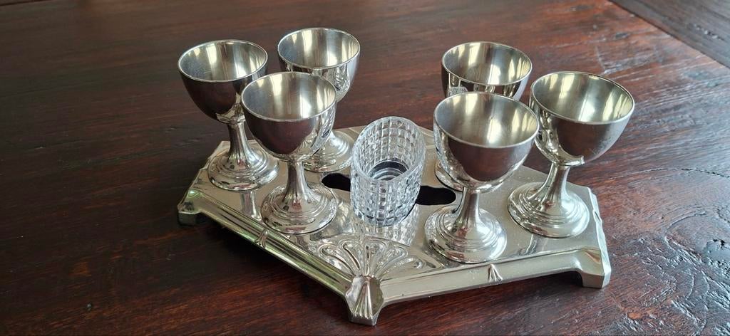 Eierdopjes op standaard met zoutvaatje, Antiek en Kunst, Ophalen, Zilver