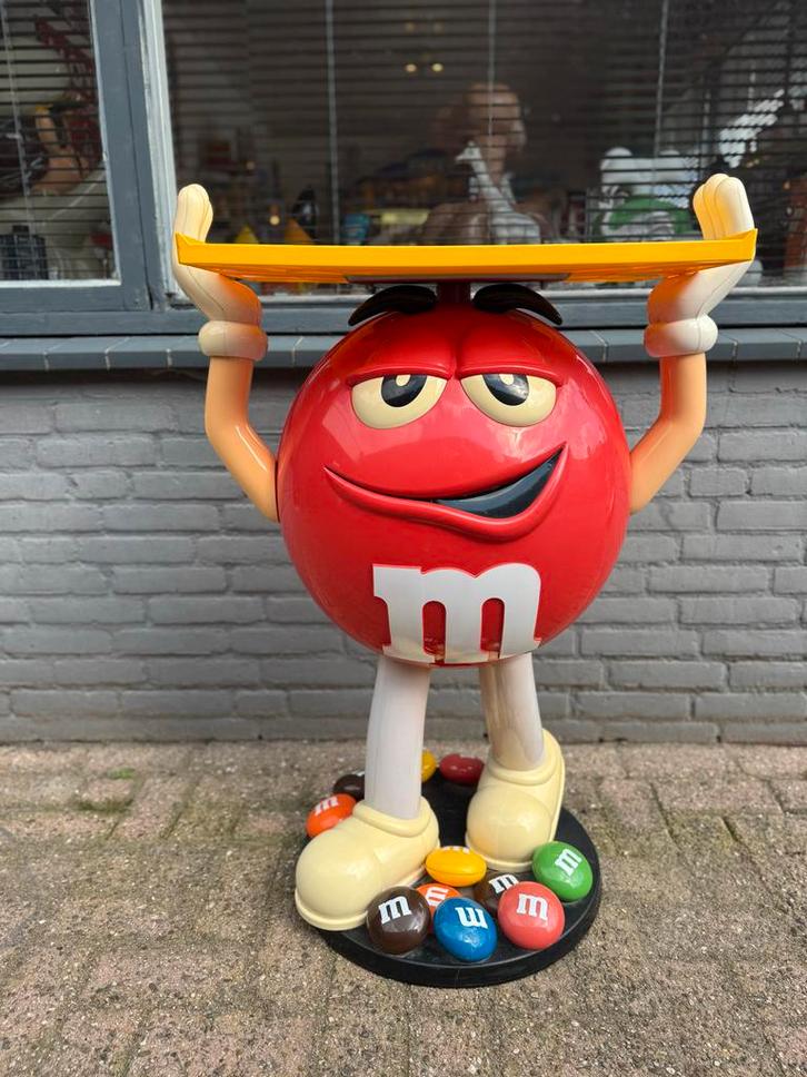 M&M's Red Display Figuur met Dienblad - Uniek Item!, Verzamelen, Poppetjes en Figuurtjes, Gebruikt, Ophalen