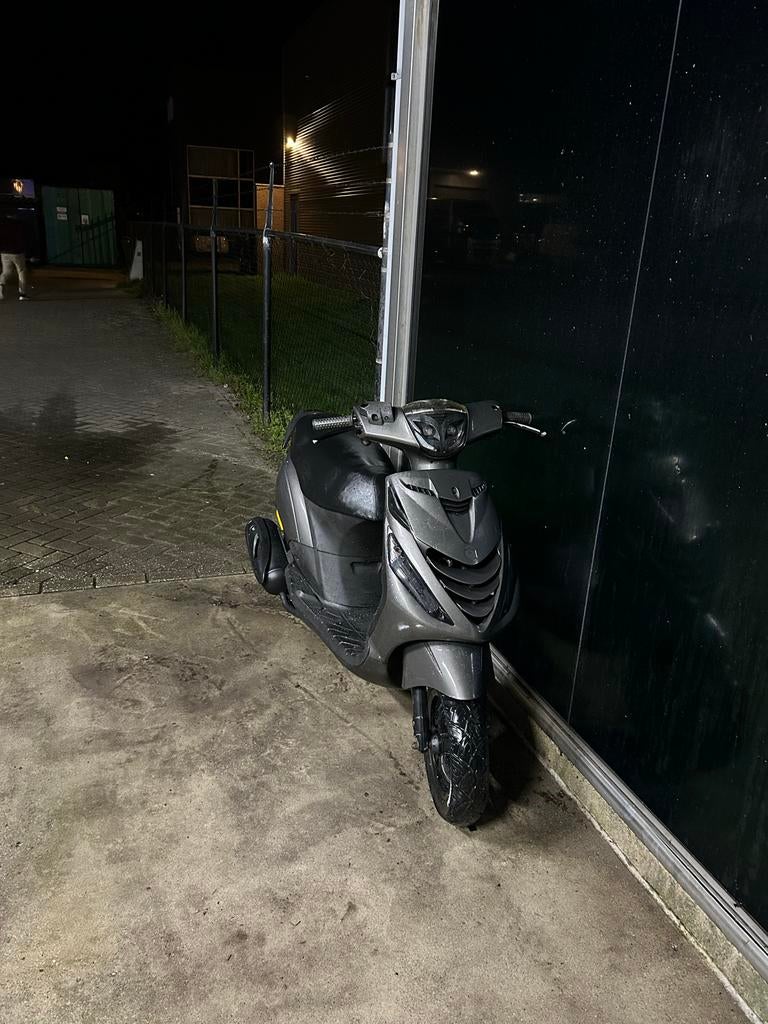 Piaggio Zip 4t 50cc uit 2011, Maximaal 45 km/u, Zip, Ophalen of Verzenden, Zo goed als nieuw