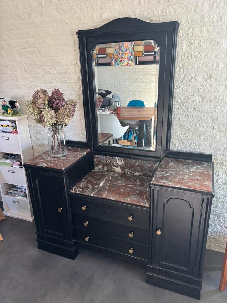 Kastje met marmeren blad. 131 breed, Huis en Inrichting, Kasten | Overige, Gebruikt, Ophalen