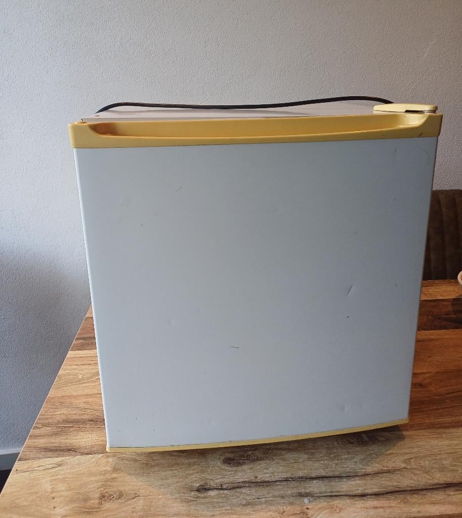 Koelkast tafelmodel, Witgoed en Apparatuur, Koelkasten en IJskasten, Ophalen, Minder dan 85 cm, Minder dan 75 liter, 45 tot 60 cm