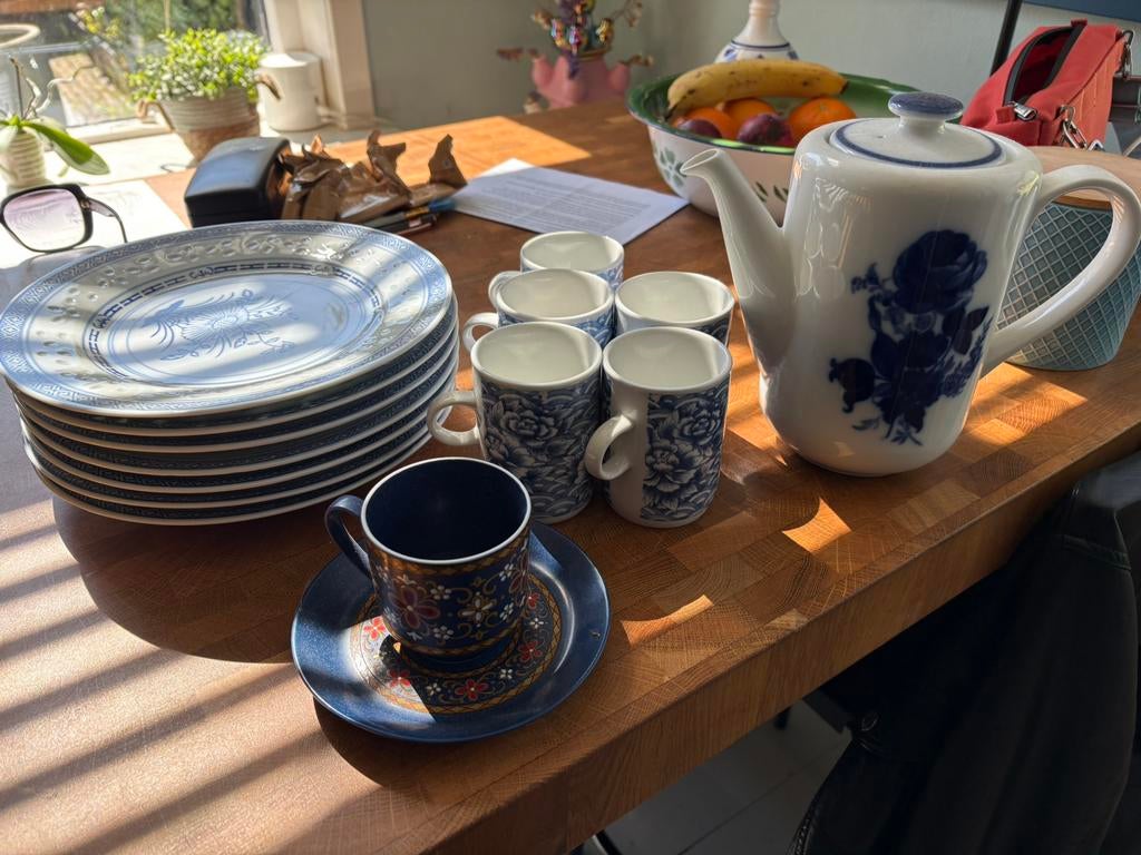 Blauw servies pakket diversen, Ophalen of Verzenden, Aardewerk, Overige stijlen, Kop(pen) en/of Schotel(s)