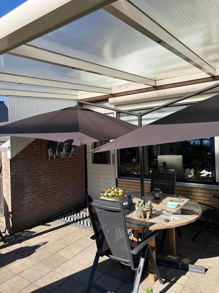 Dubbele parasol 2x300x300 met voet, Ophalen, Zo goed als nieuw