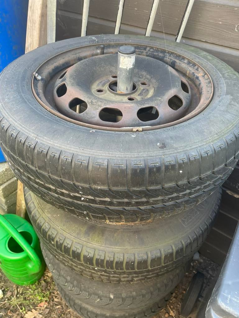 Gratis! 4 stalen velgen 14 inch met winterbanden, Ophalen, Gebruikt