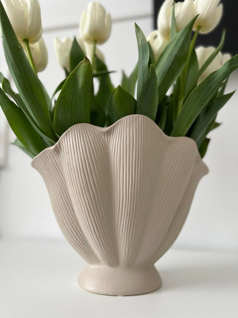 Keramieken schelp vaas, Huis en Inrichting, Woonaccessoires | Vazen, Ophalen, Gebruikt, Overige kleuren, Aardewerk of Porselein