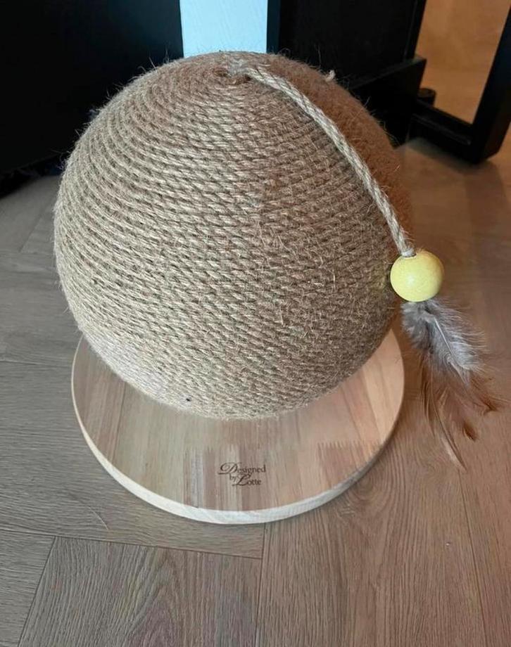 Designed by lotte krabbol, Dieren en Toebehoren, Krabmeubelen, Zo goed als nieuw, Krabpaal, Ophalen