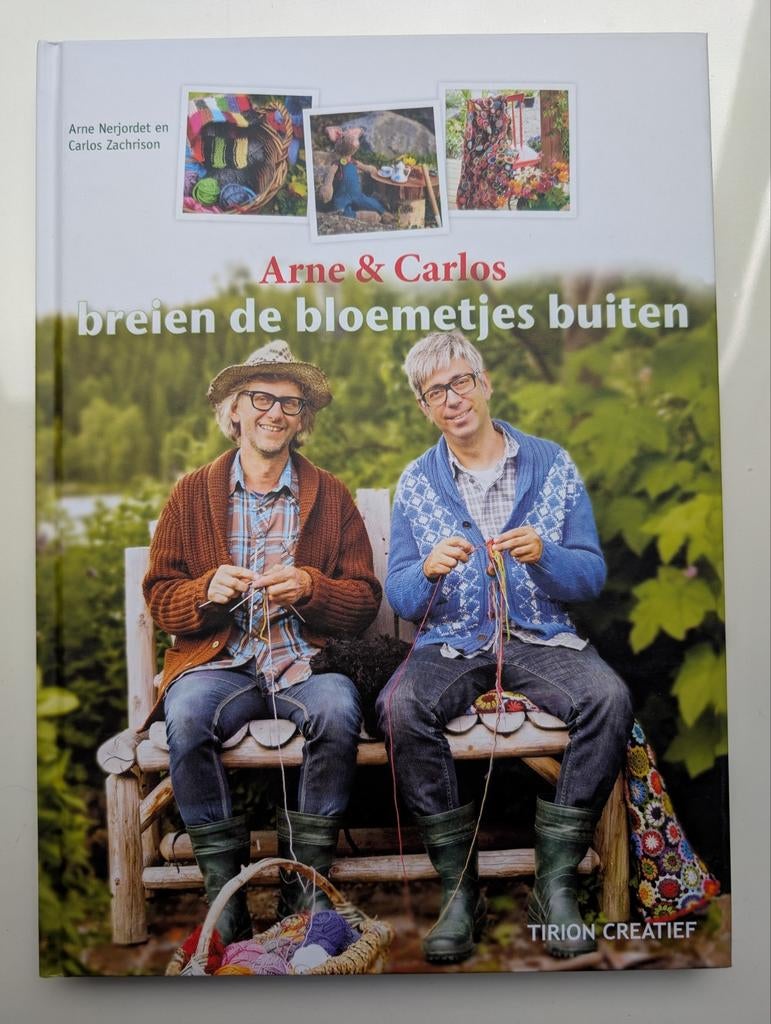 Arne & Carlos breien de bloemetjes buiten, Ophalen of Verzenden, Zo goed als nieuw, Breien, Patroon of Boek