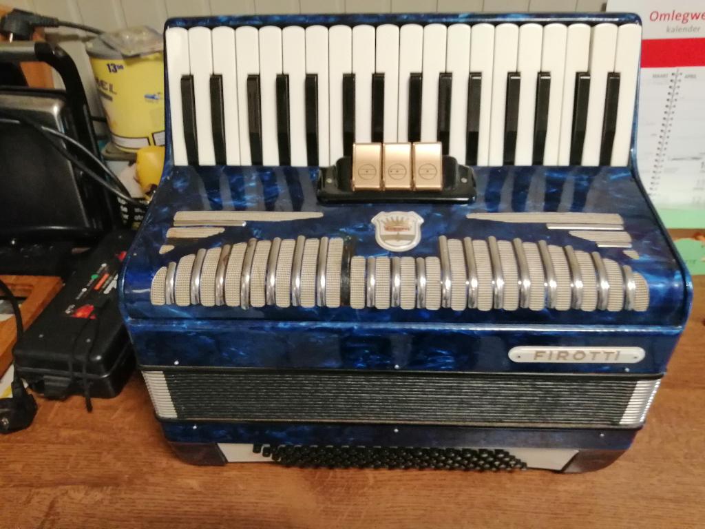 accordeon firotti 80 bas, Muziek en Instrumenten, Accordeons, Gebruikt, 80-bas, Met koffer, Toetsaccordeon