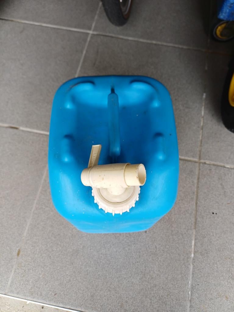 Waterkan met kraantje, Ophalen, Gebruikt