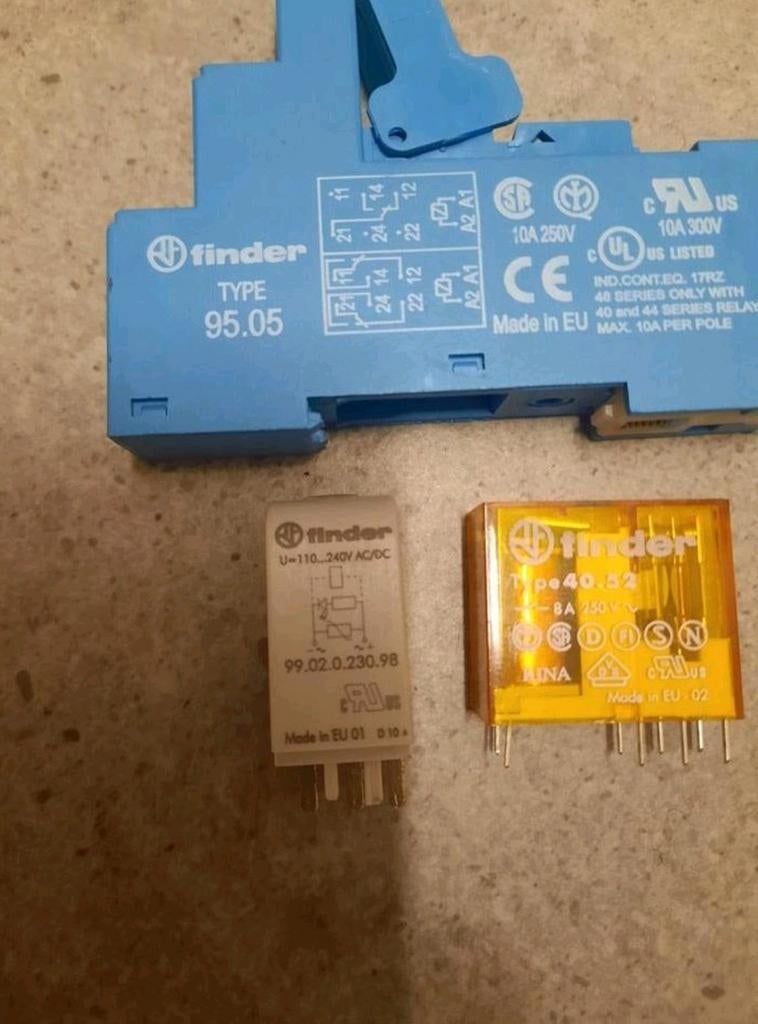 Finder relais type 95.05 type 40.52  meterkast, Hobby en Vrije tijd, Elektronica-componenten, Nieuw, Ophalen of Verzenden