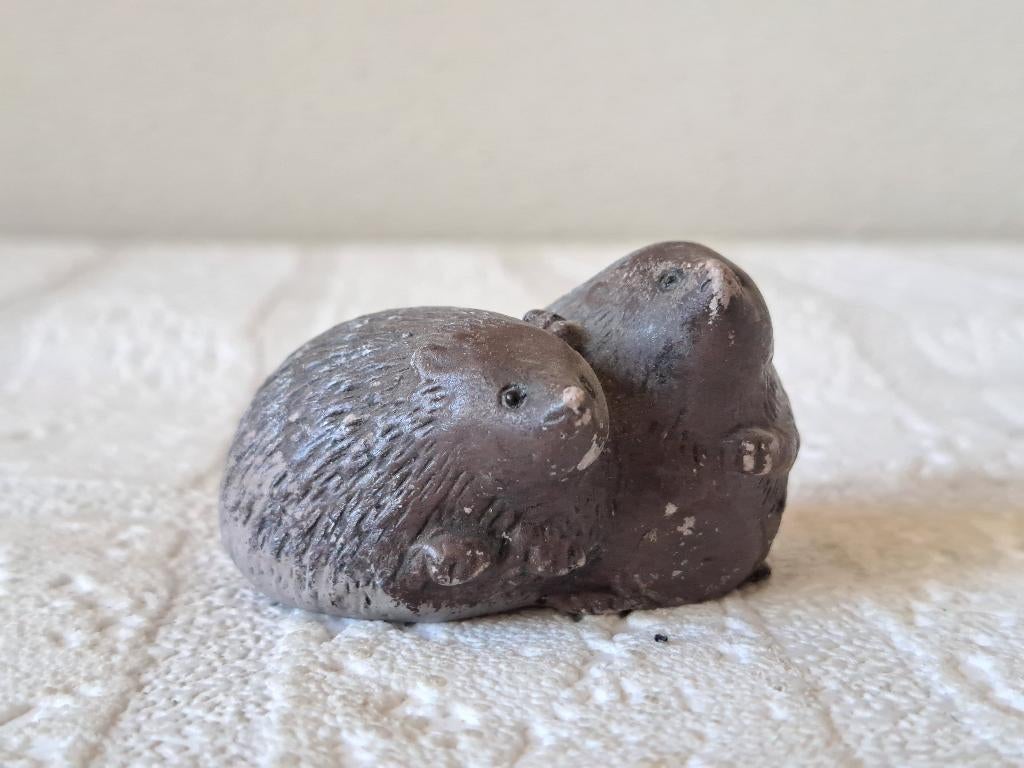 Egels van kunsthars, 5.5x4x3.5cm, Ophalen of Verzenden, Zo goed als nieuw, Wild dier, Beeldje of Figuurtje