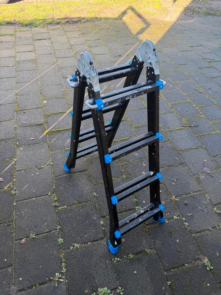Telescopische ladder - Compact en veelzijdig, Doe-het-zelf en Verbouw, Ladders en Trappen, Gebruikt, Ladder, 2 tot 4 meter, Opvouwbaar of Inschuifbaar