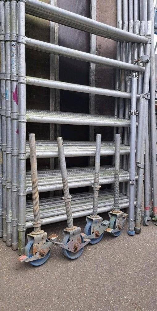 grijp uw kans op deze steiger te bemachtigen!!, Doe-het-zelf en Verbouw, Steigers, Skyworks, Ophalen of Verzenden, Rolsteiger of Kamersteiger