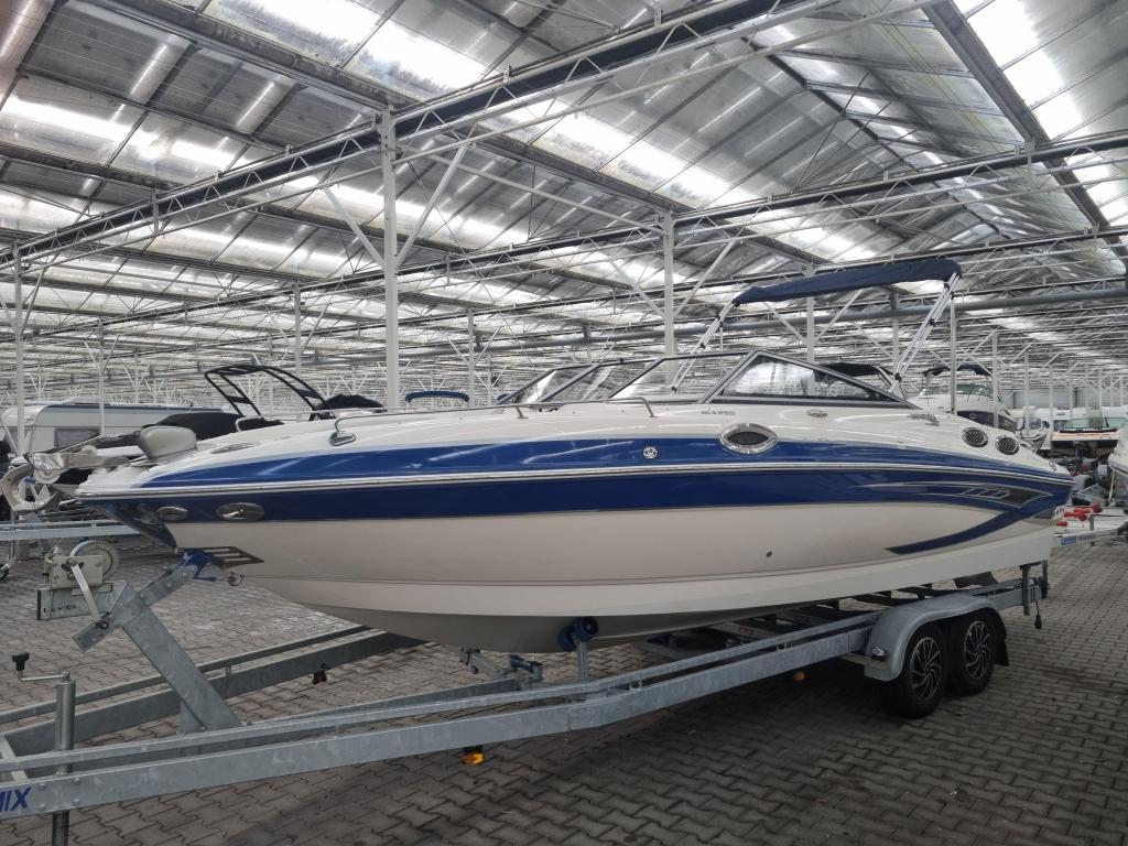 Glastron 255, Watersport en Boten, Speedboten, 6 meter of meer, Zo goed als nieuw, 200 pk of meer, Polyester