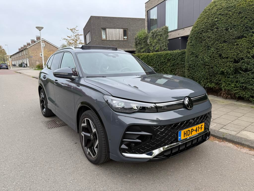 Volkswagen Tiguan 1.5 eTSI R-Line|Pano|IQ|360|Massage, Auto's, Volkswagen, 4 cilinders, Particulier, 1542 kg, 750 kg